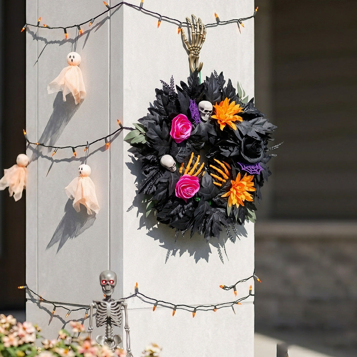 Corona de Flores de Halloween, Grande 50cm, Decoración Realista con Hojas Negras, Ideal para Puertas, Eventos y Decoración del Hogar
