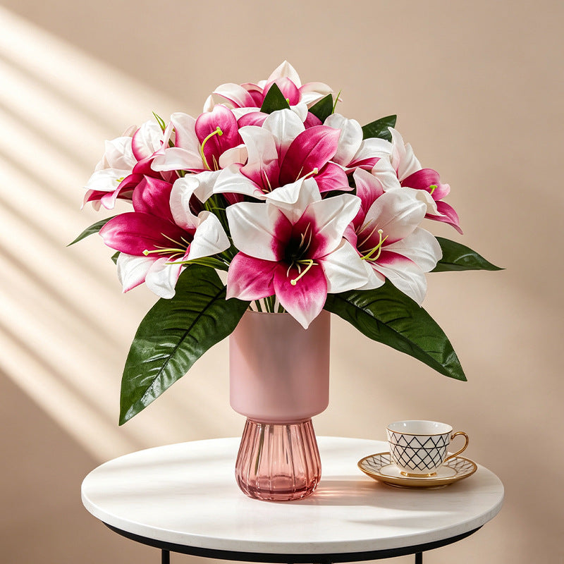 Ramo de Flores Artificiales de Lirio, 5 Cabezas, 32 cm de Altura, Ideal para Decoración de Interiores, Hecho de Seda, Sin Jarrón Incluido