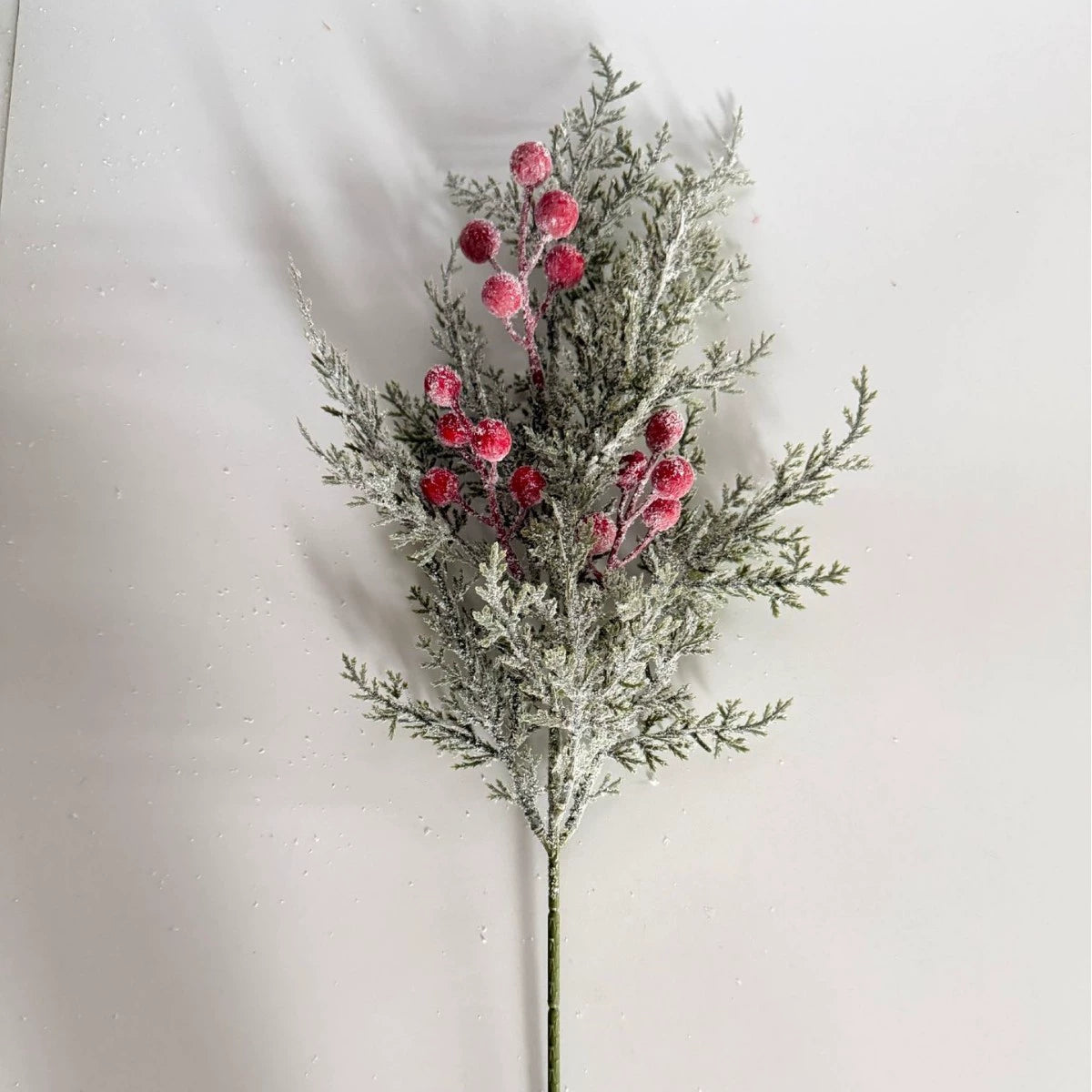 Ramo artificial de pino y bayas rojas 50 cm, decoración navideña y de interior, planta artificial realista para mesa, hogar o evento
