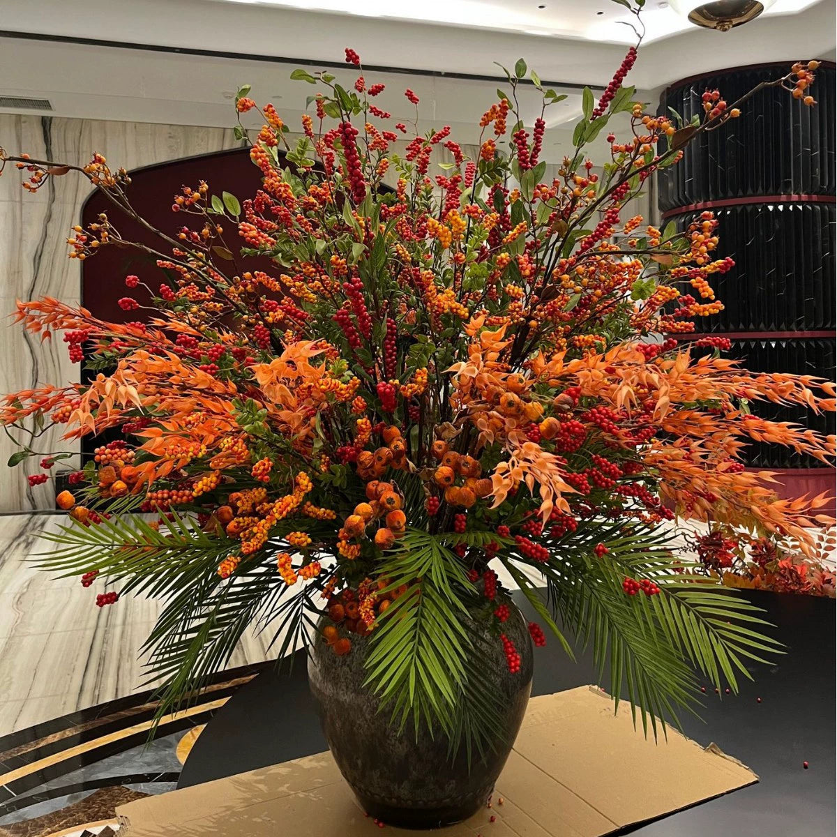 Ramo artificial de acebo con bayas rojas/naranjas, 115 cm, seda, decoración festiva retro para hogar, hotel o escaparate