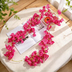 Guirnalda de Buganvilla Artificial Colgante, Enredadera de Plástico con 135 Flores, para Interior, Bodas y Escaparates