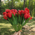 Tulipanes artificiales con resistencia a los rayos UV de 17" para jardín, balcón y terraza - Fucsia 8 arbustos