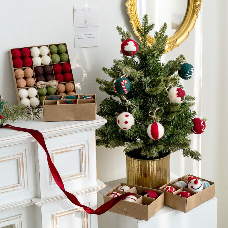 Adorno colgante artificial de 2" x 2" para decoración navideña - B
