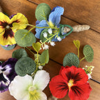 Boutonniere artificial de 6" x 5" para bodas y eventos - Amarillo/morado boutonniere