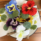 Boutonniere artificial de 6" x 5" para bodas y eventos - Morado boutonniere