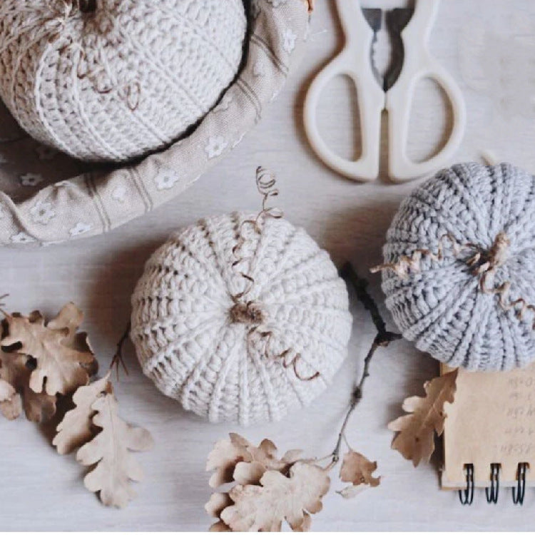 Calabazas artificiales de 6" para decoración del hogar - Blanco