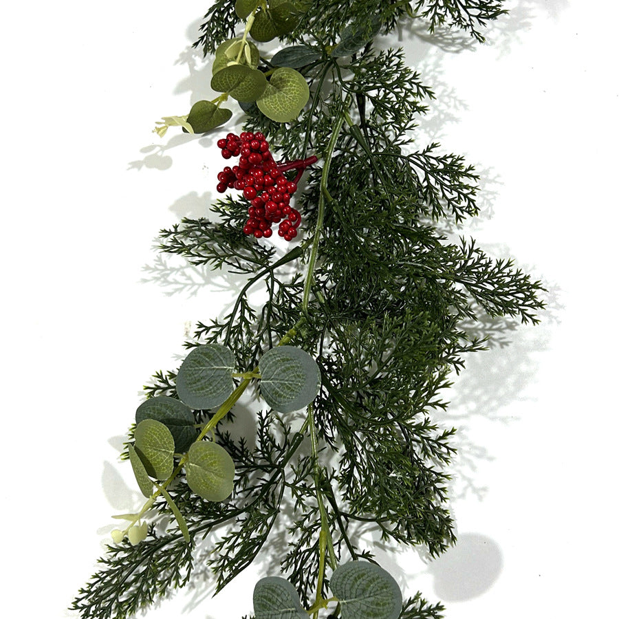 Guirnalda Artificial de Pino con Frutos Rojos y Hojas de Moneda, Enredadera Colgante de Navidad para Pared, Hogar y Escaparate