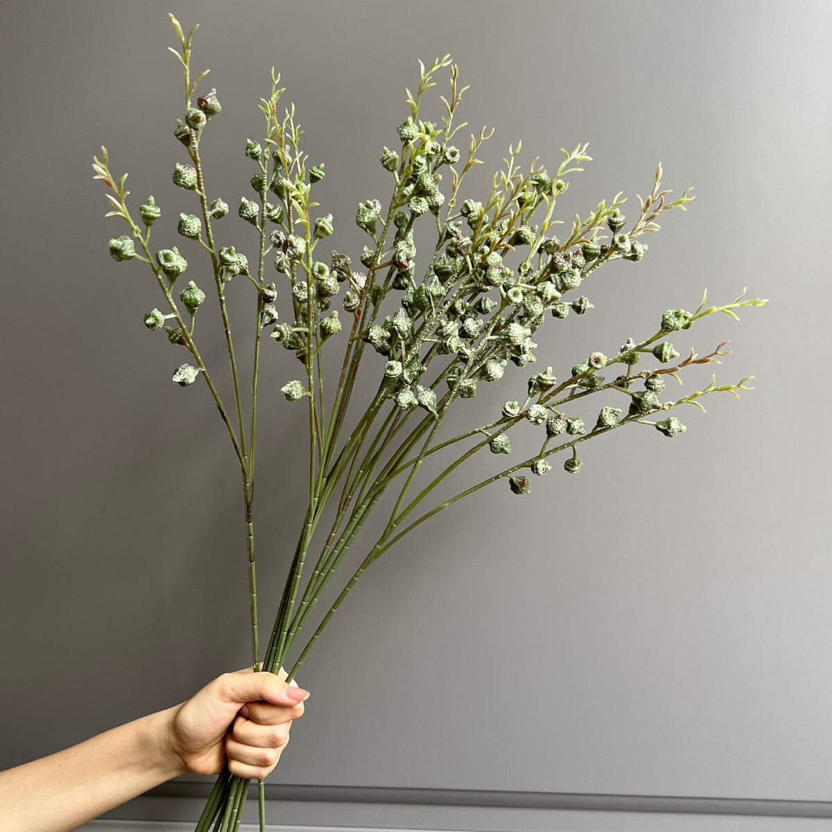 Rama de Eucalipto Artificial con Frutos, Pack de 5 Ramas, Blanco y Verde, Decoración de Bodas y Hogar