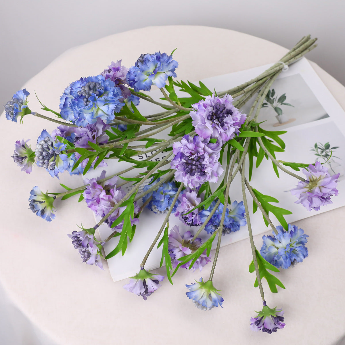 Ramo de flores artificiales con 3 cabezas, scabiosa, clavel y margarita, tacto aterciopelado, para hogar y bodas