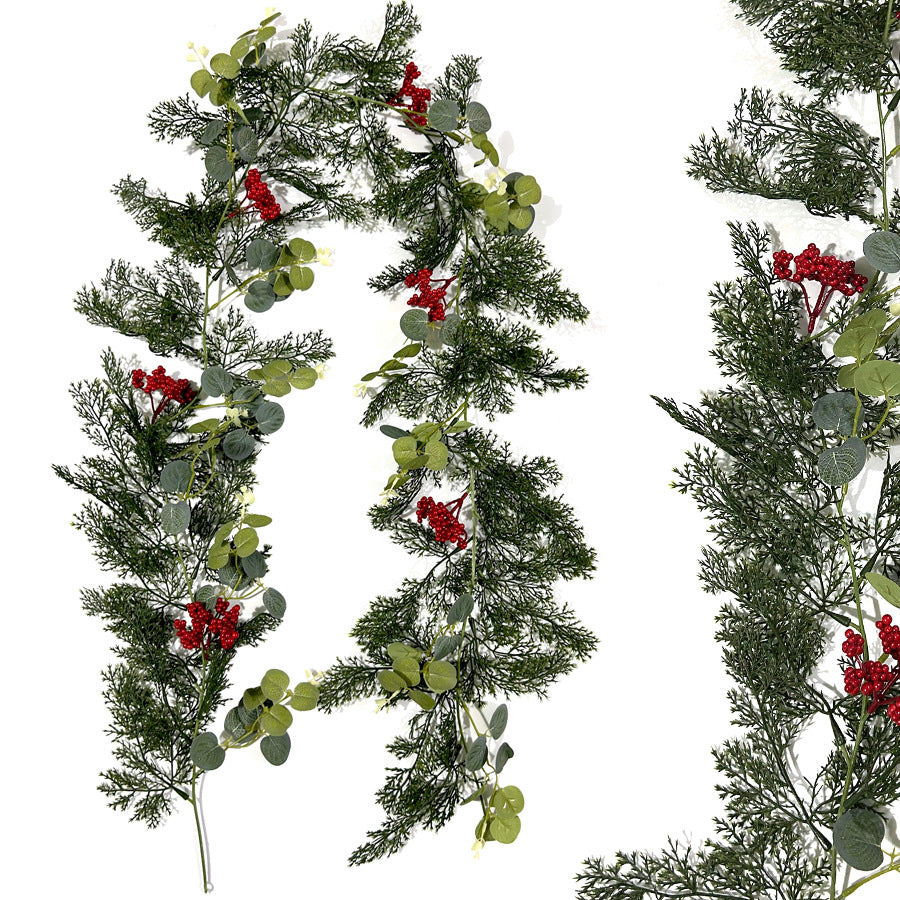 Guirnalda Artificial de Pino con Frutos Rojos y Hojas de Moneda, Enredadera Colgante de Navidad para Pared, Hogar y Escaparate