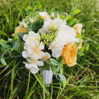 Flores artificiales para cementerio con resistencia a los rayos UV de 15" x 10" para jardín, balcón y terraza - Crema-amarillo
