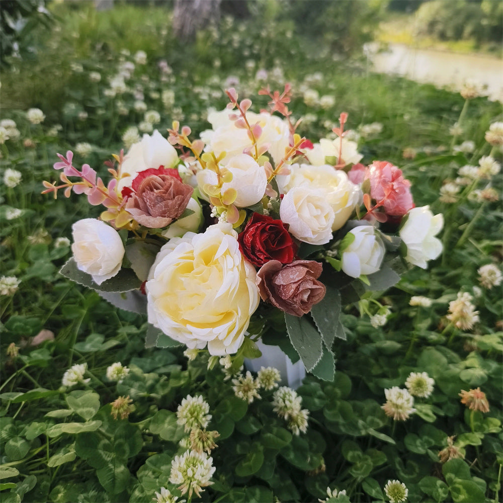 Flores artificiales para cementerio con resistencia a los rayos UV de 15" x 9" para jardín, balcón y terraza - Crema/burdeos