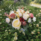 Flores artificiales para cementerio con resistencia a los rayos UV de 15" x 9" para jardín, balcón y terraza - Crema/burdeos